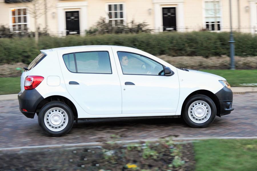  Dacia Sandero Access 2013 года  (UK) (фото 5 из 18)